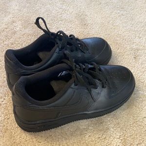 Nike kids black air forces